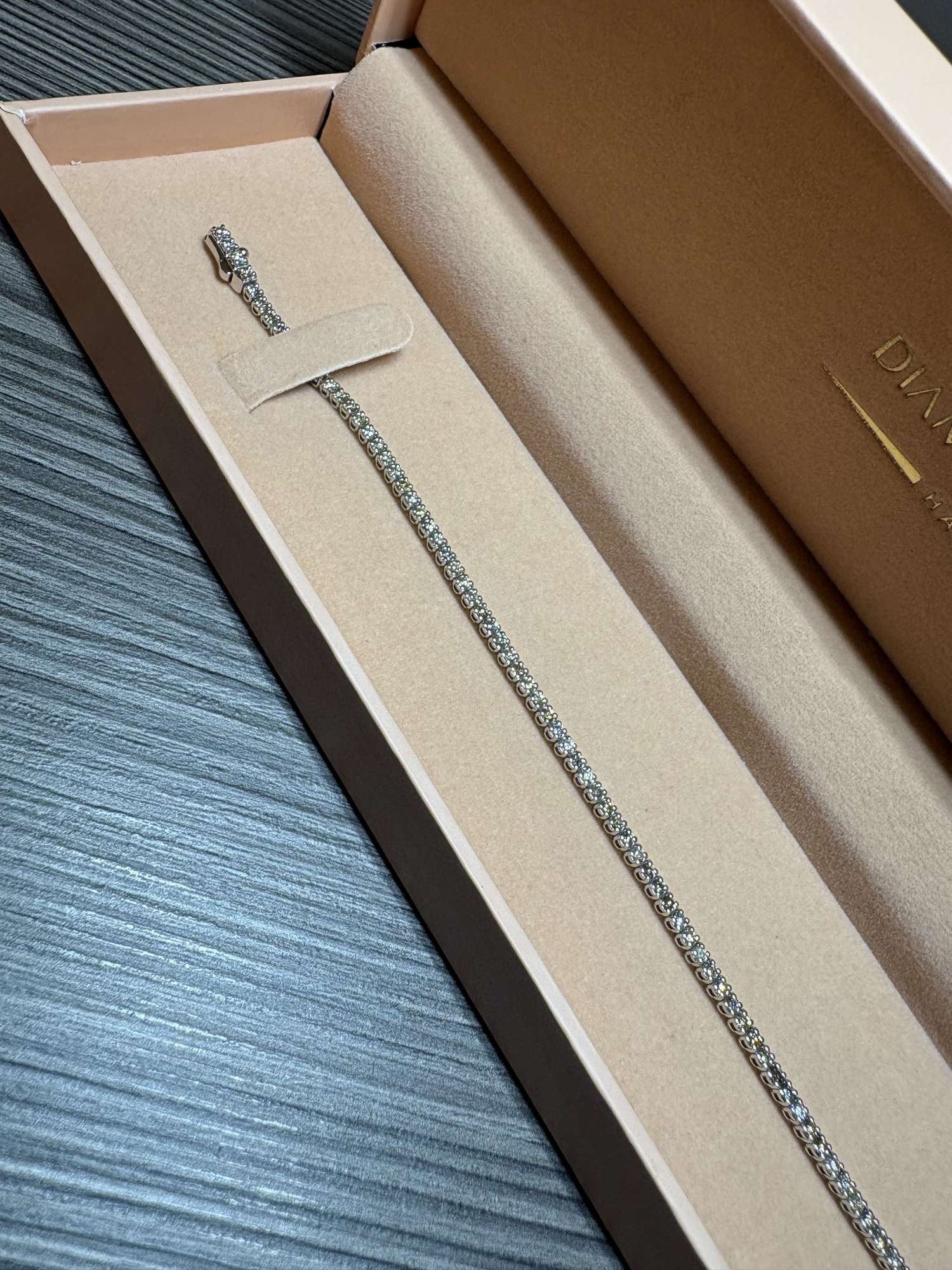 Luxusný diamantový náramok z bieleho zlata 14K