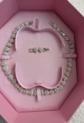 https://vipluxury.sk/Swarovski Adriana grande