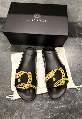 https://vipluxury.sk/Retiazkové šľapky Versace La Greca