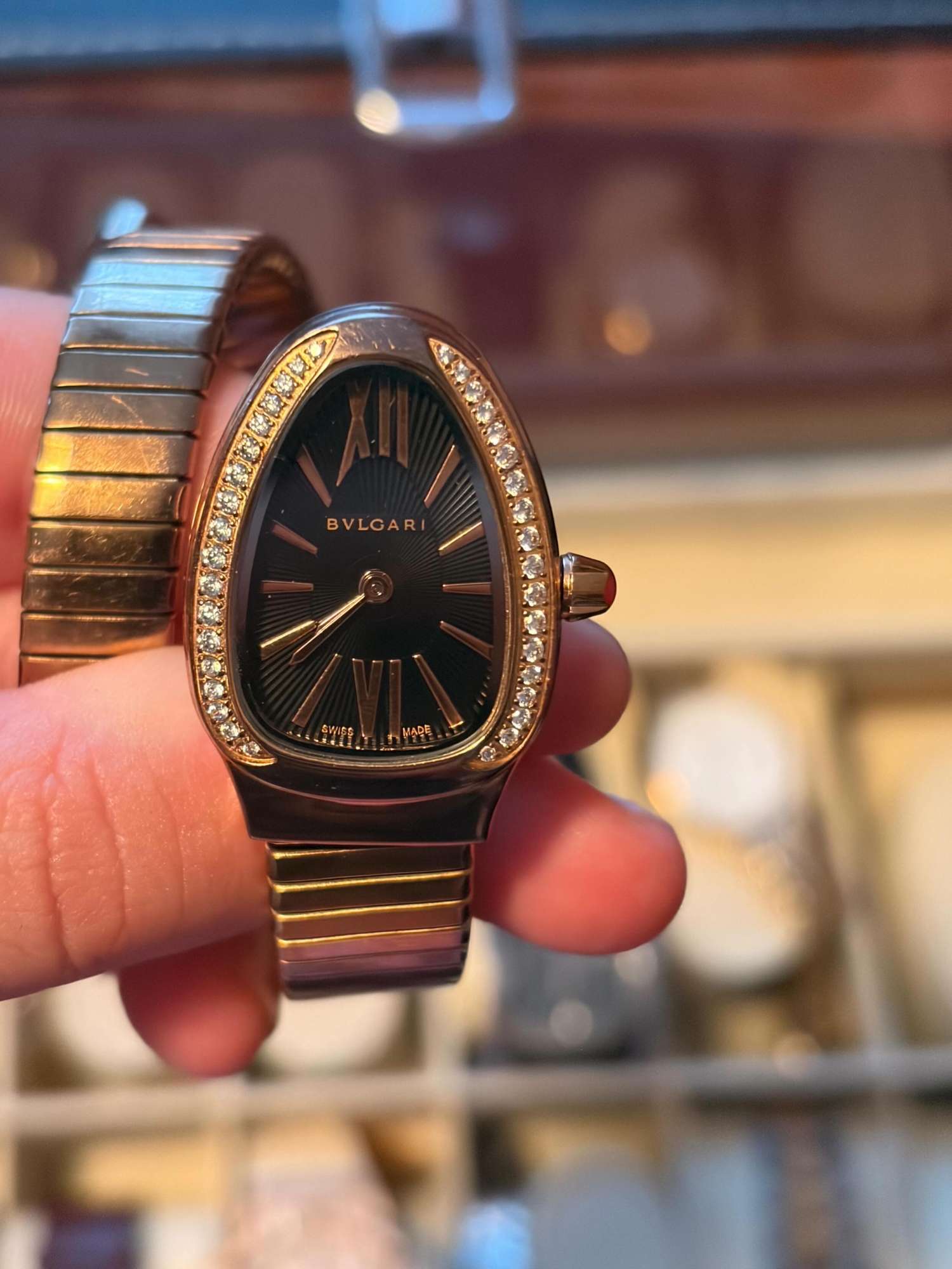 Hodinky Bvlgari s hadovitým vzorom