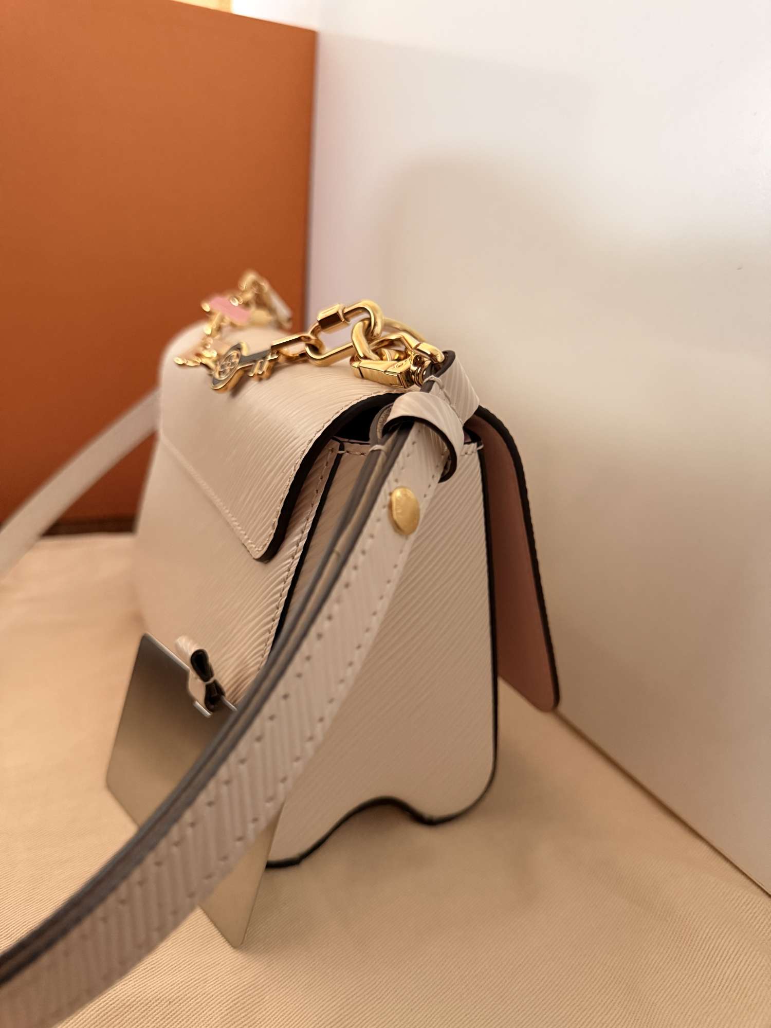 Louis Vuitton TWIST PM EPI QUAR