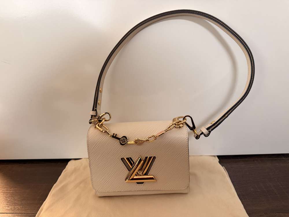 Louis Vuitton TWIST PM EPI QUAR