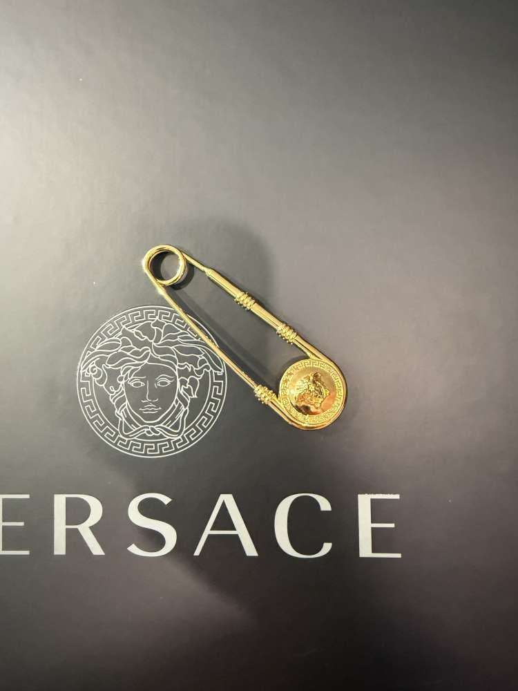 Versace brosna