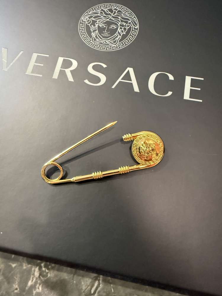 Versace brosna