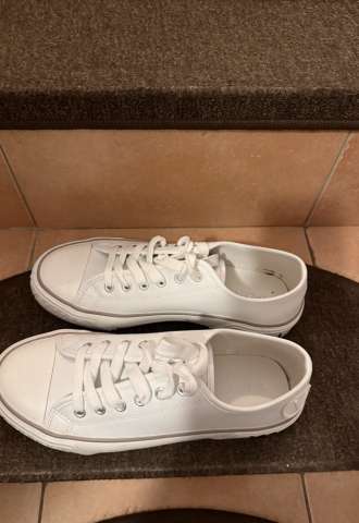 https://vipluxury.sk/Tenisky Valentino