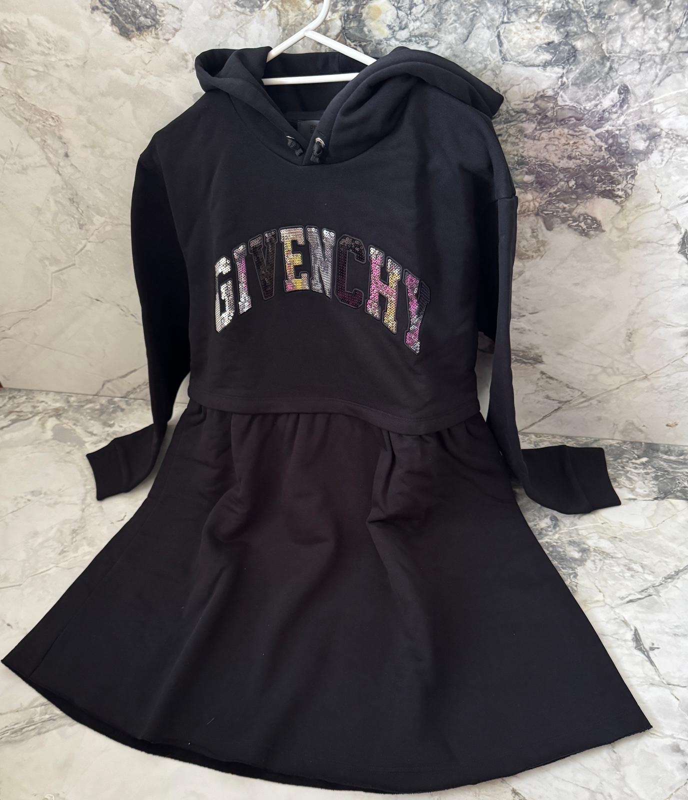 Givenchy šaty