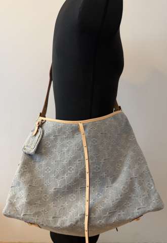 https://vipluxury.sk/Louis Vuitton Denim CarryAll MM Washed Gray