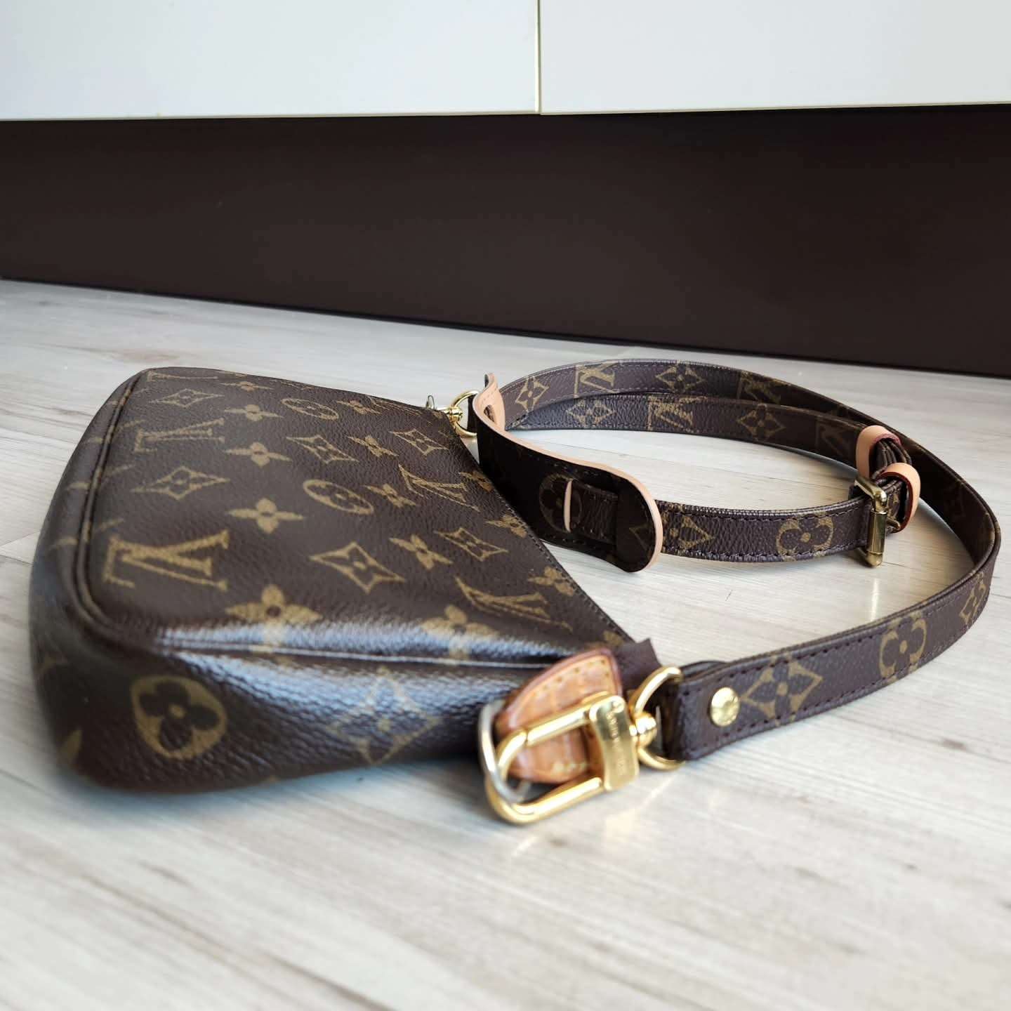 Louis Vuitron Pochette Accessiores