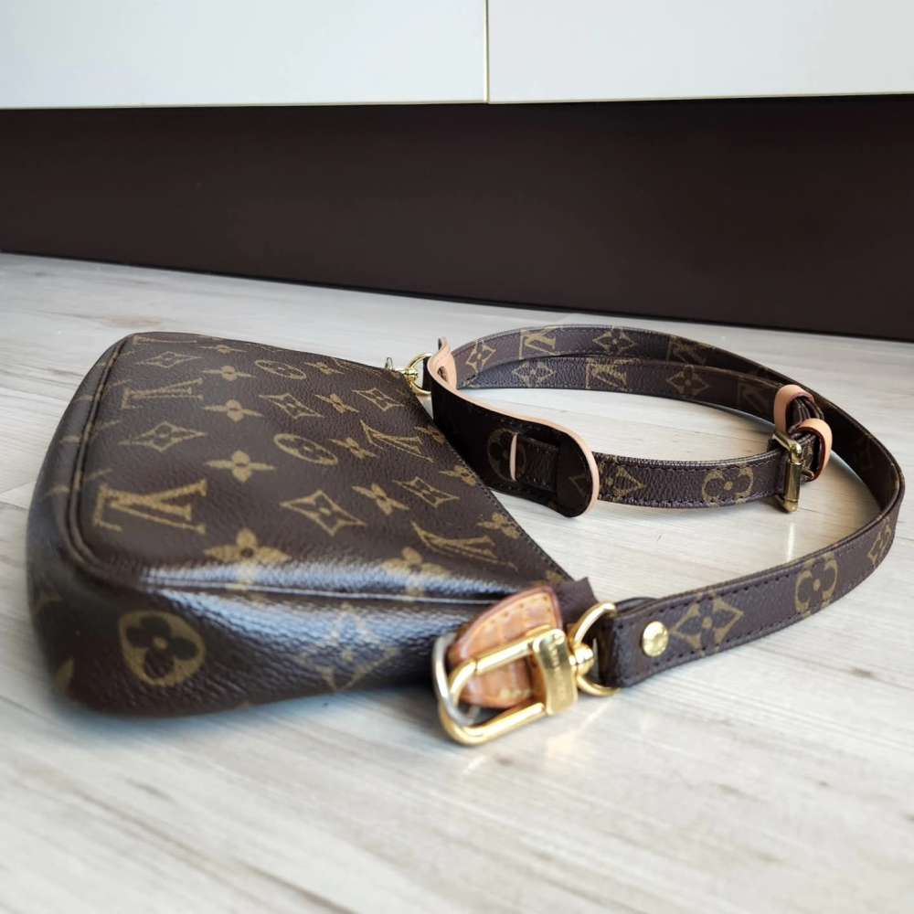 Louis Vuitron Pochette Accessiores