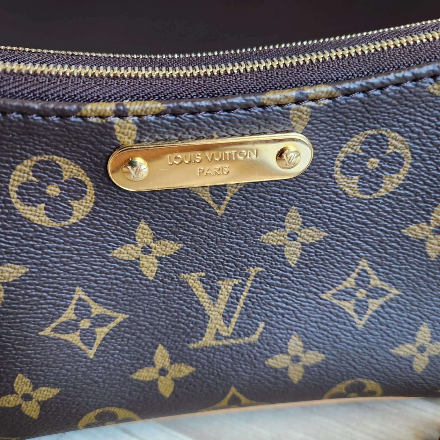 Louis Vuitton Pochette Liv
