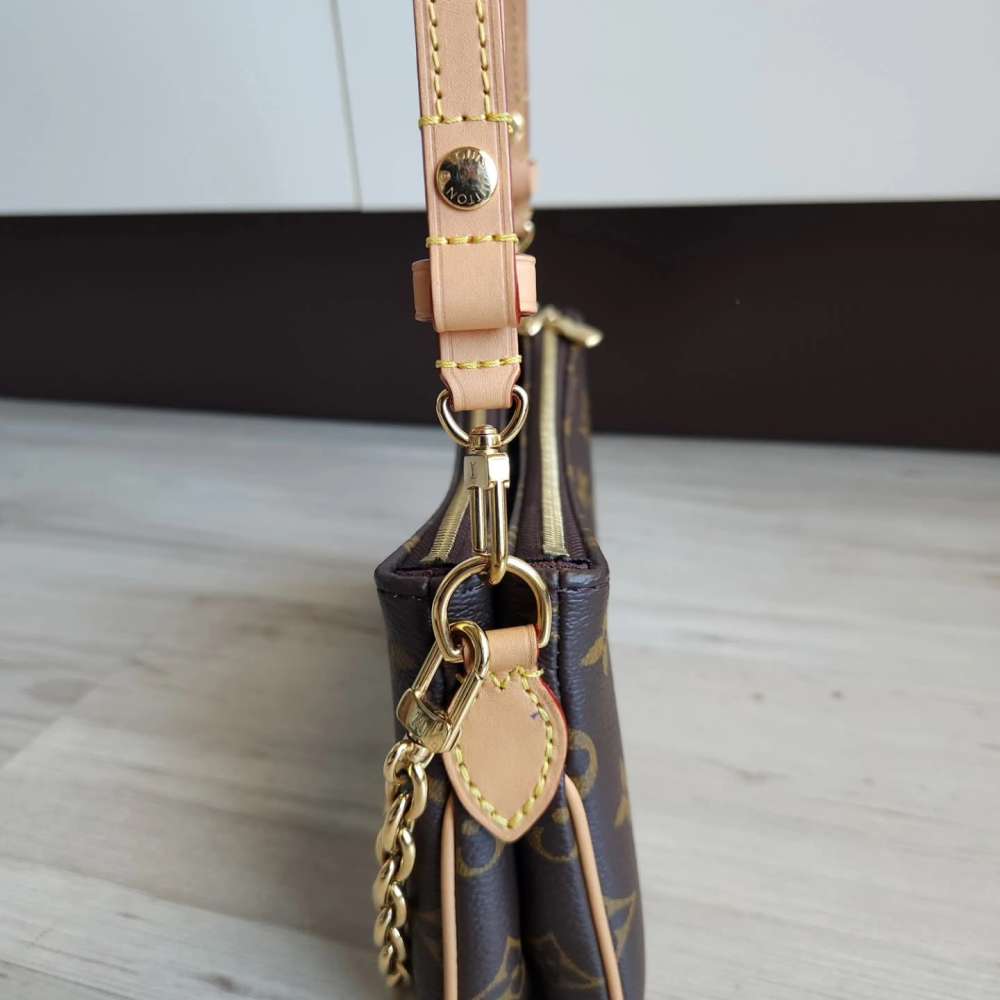 Louis Vuitton Pochette Liv