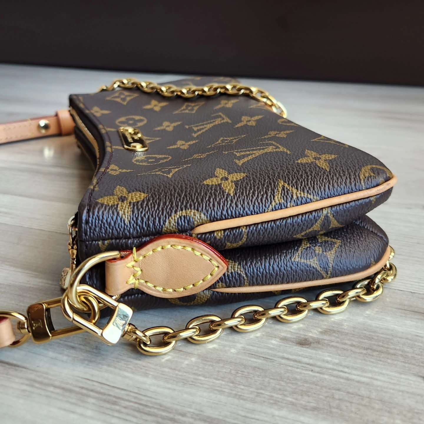 Louis Vuitton Pochette Liv
