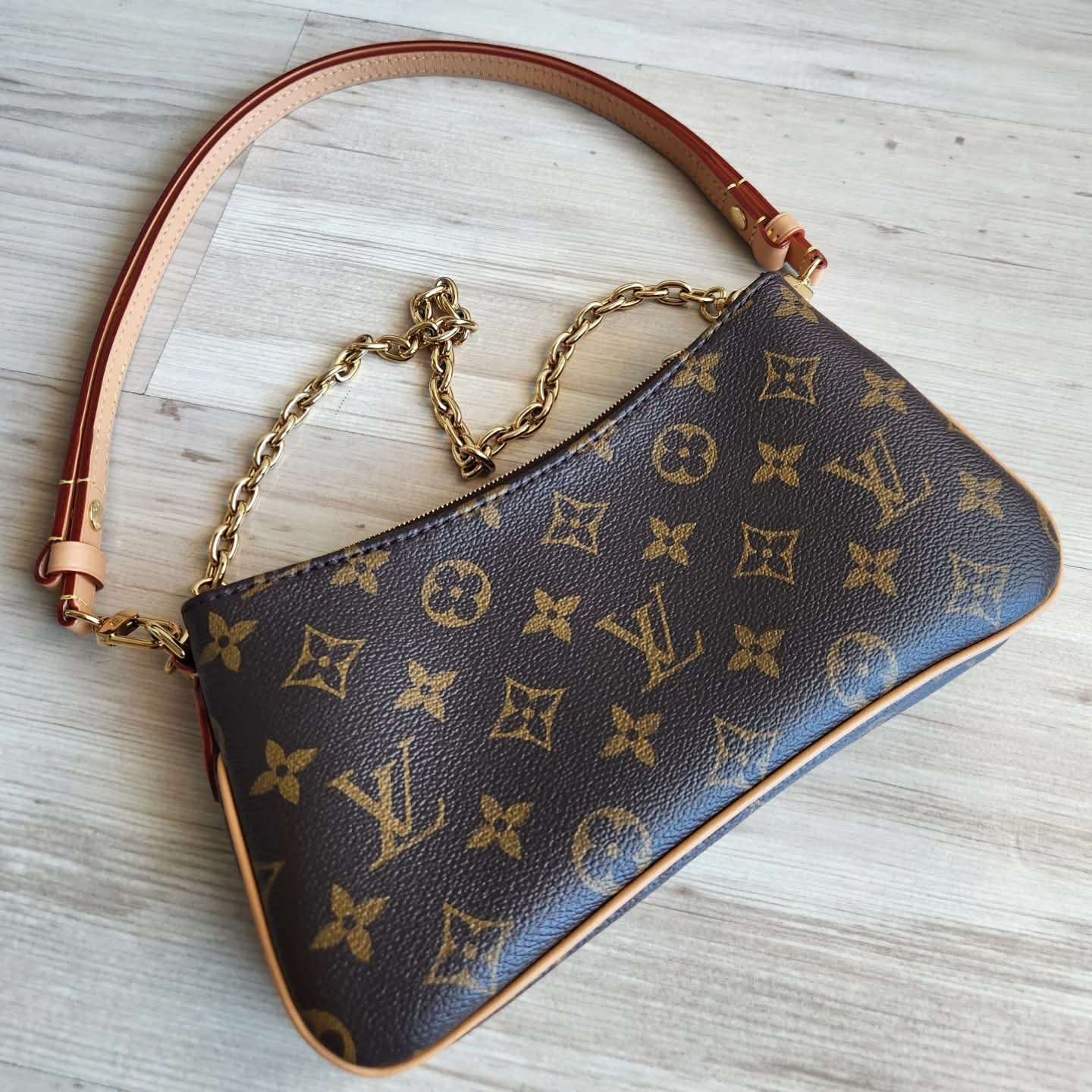 Louis Vuitton Pochette Liv