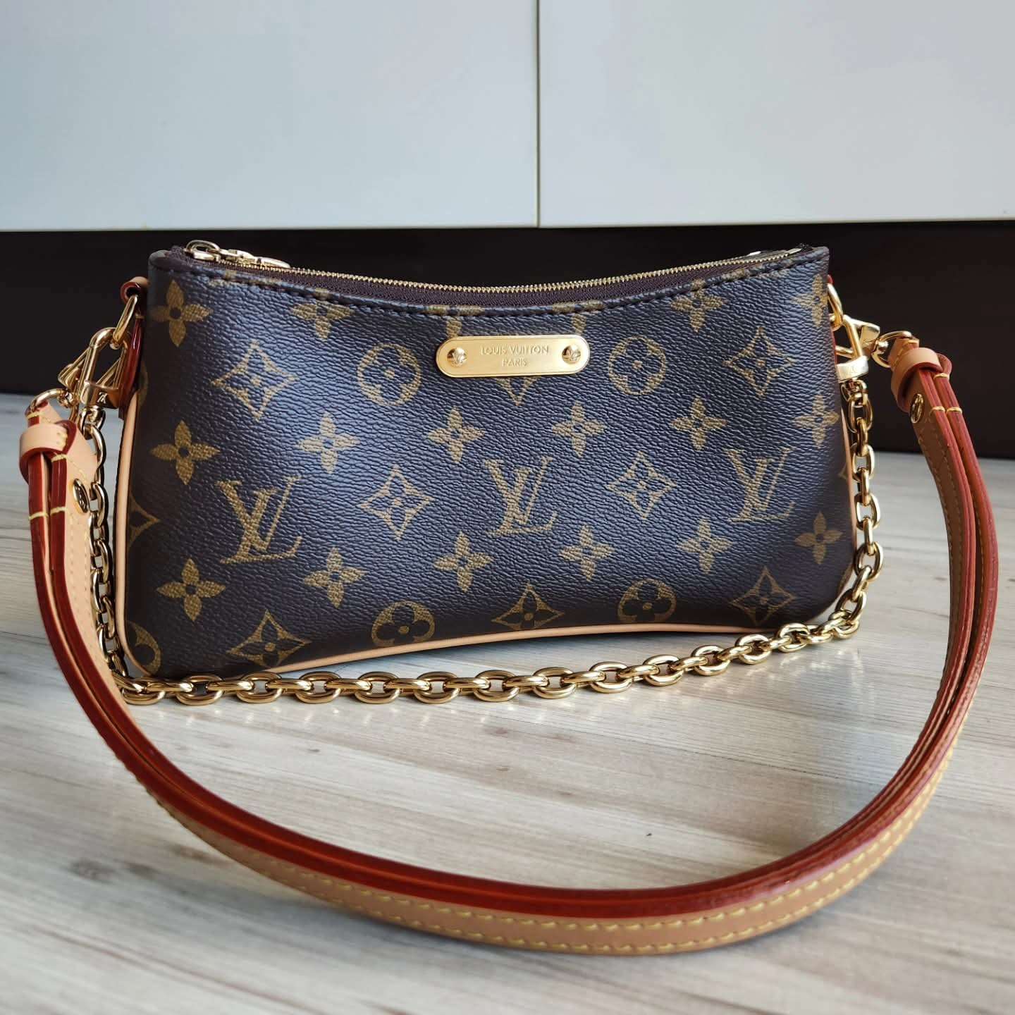 Louis Vuitton Pochette Liv