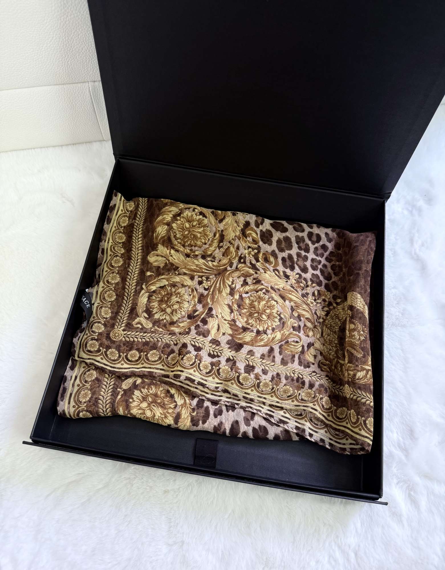 Versace satka