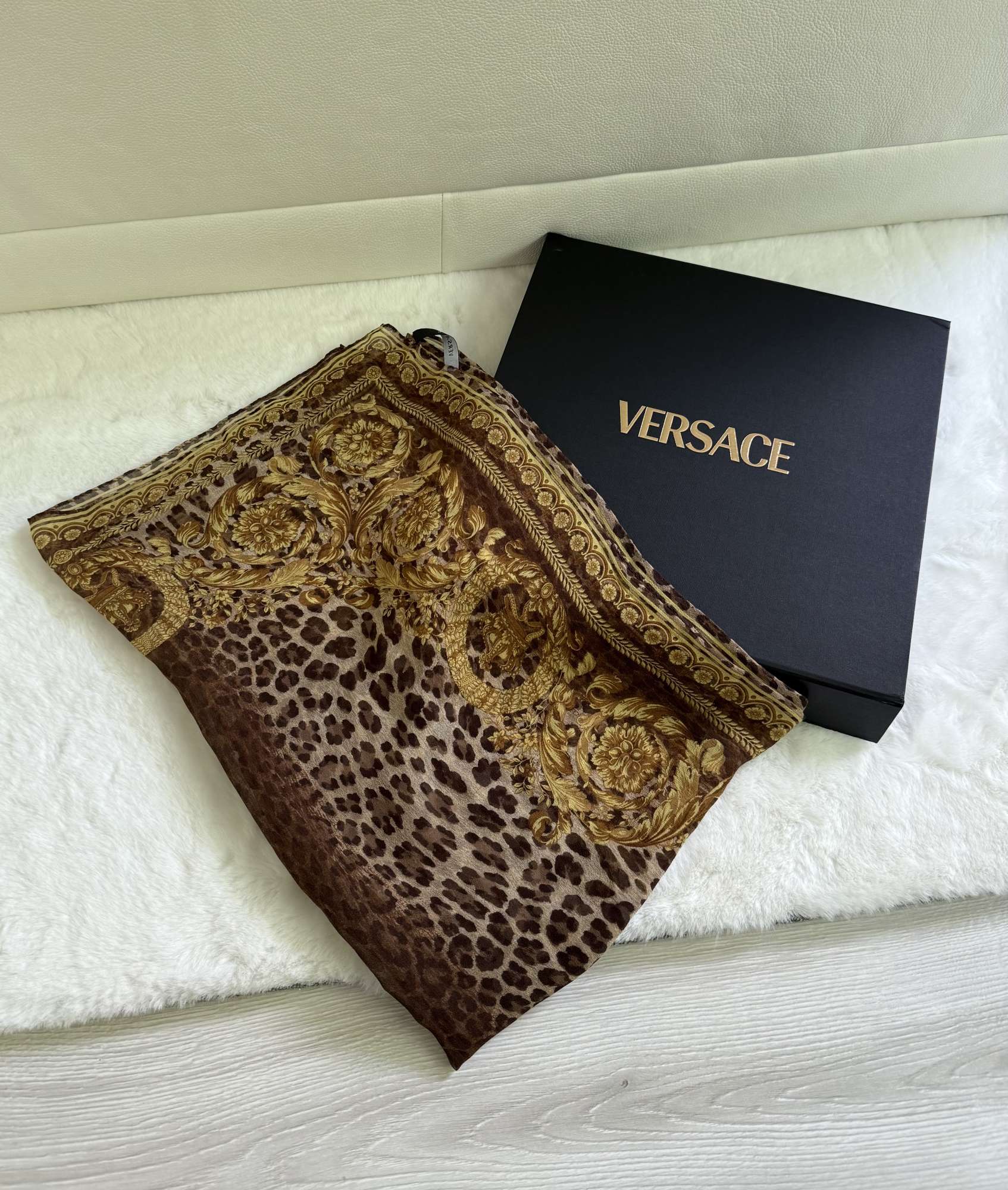 Versace satka