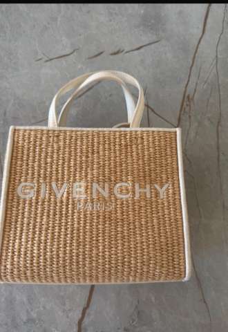 https://vipluxury.sk/Guvenchy kabelka