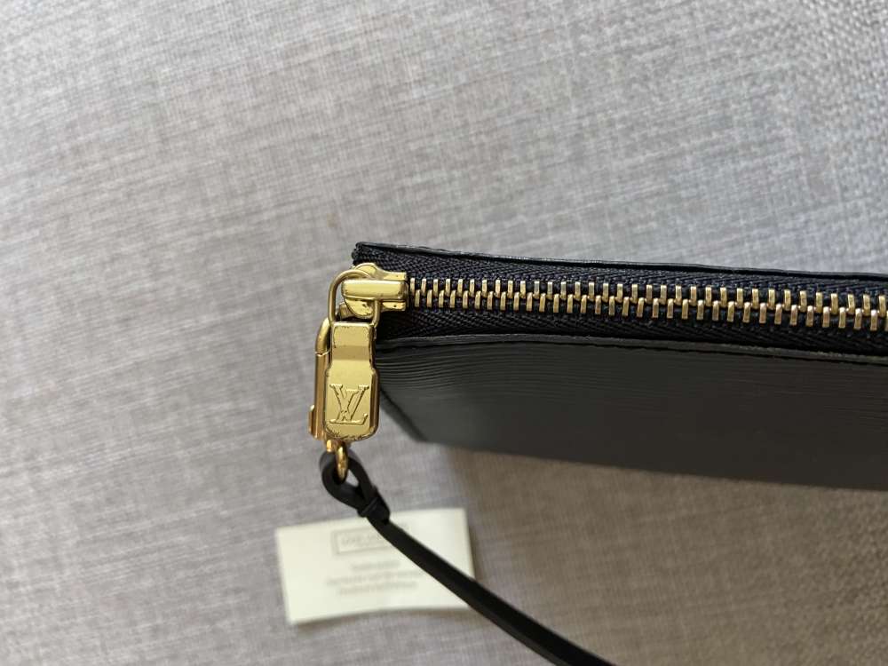 Louis Vuitton pochette