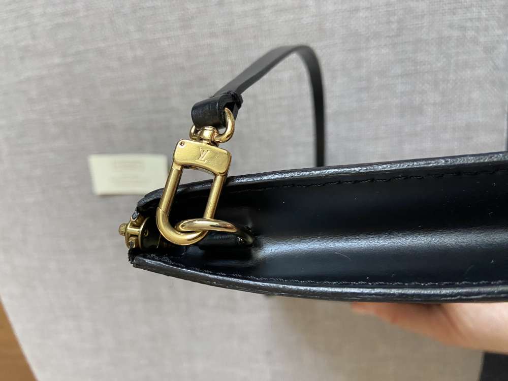 Louis Vuitton pochette