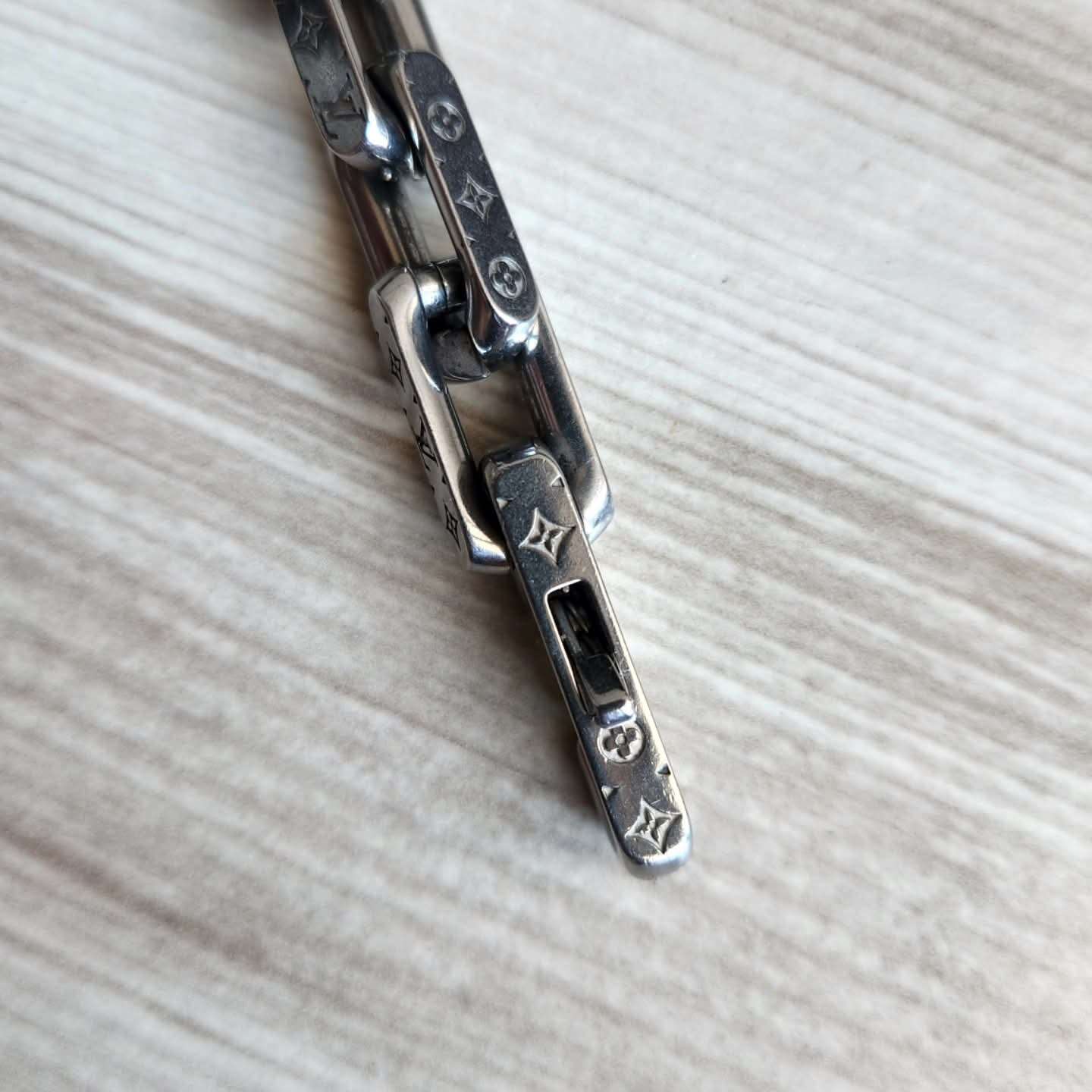 Louis Vuitton Naramek