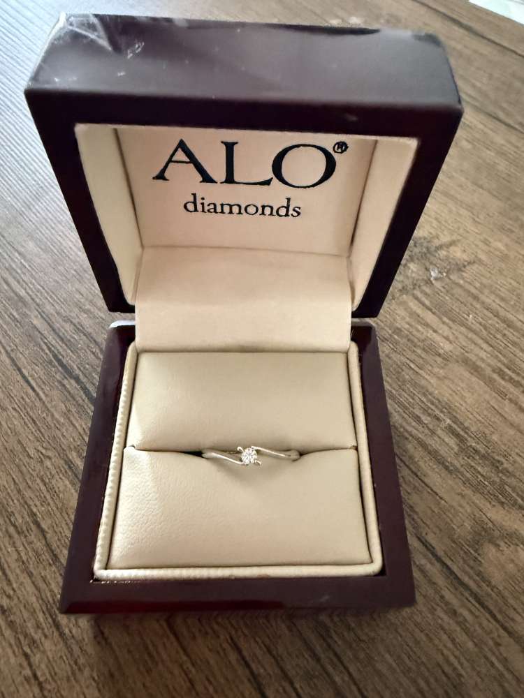 Alo diamonds zlatý prsten s diamantom