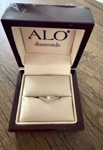 https://vipluxury.sk/Alo diamonds zlatý prsten s diamantom