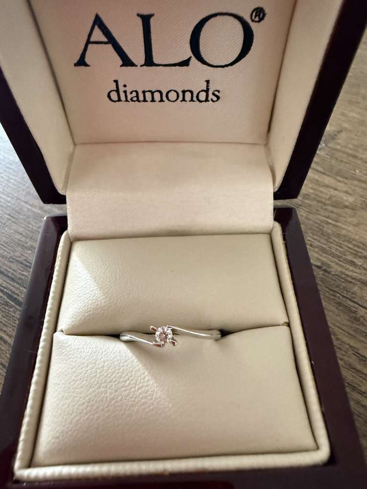 Alo diamonds zlatý prsten s diamantom