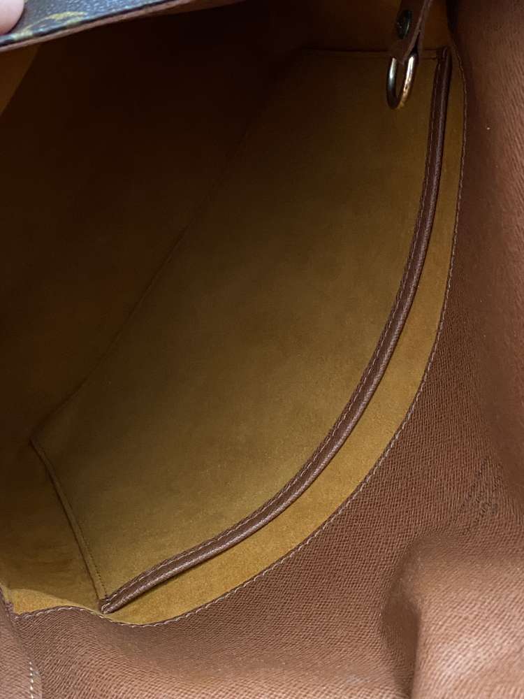 Louis Vuitton messenger