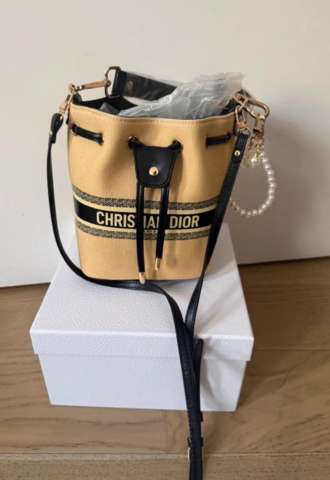 https://vipluxury.sk/Dior beauty crossbody