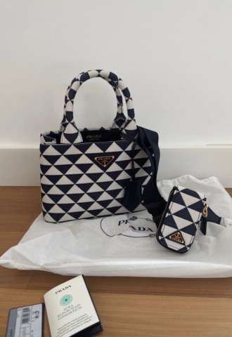 https://vipluxury.sk/Prada kabelka
