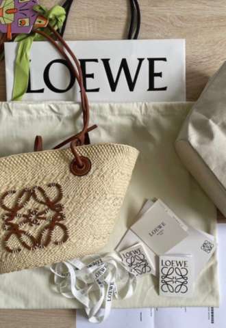 https://vipluxury.sk/Loewe košík