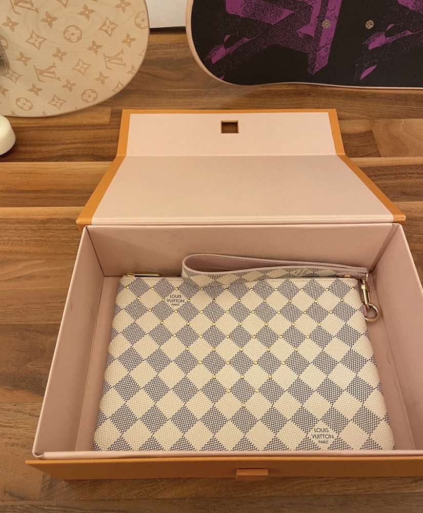 Louis vuitton clutch