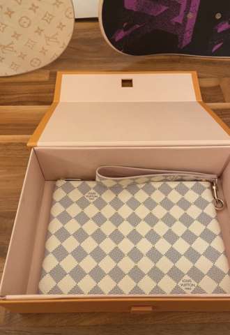 https://vipluxury.sk/Louis vuitton clutch