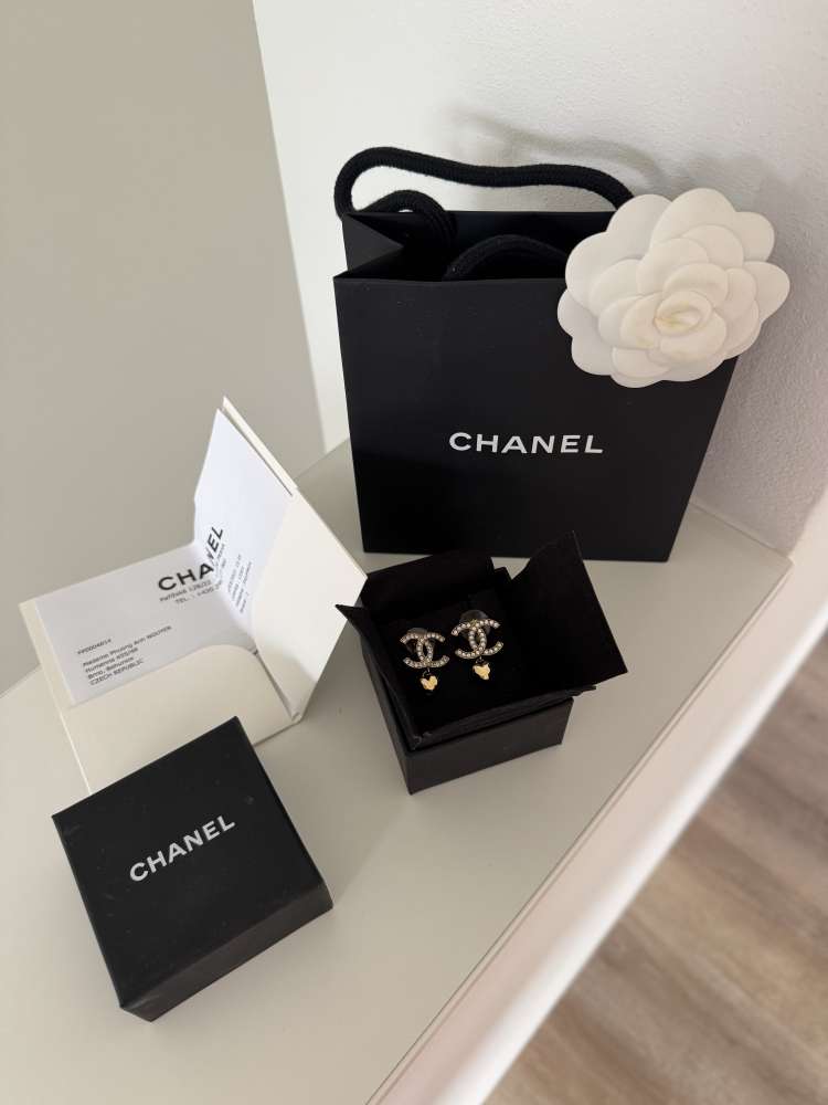 Chanel zlaté náušnice srdíčka