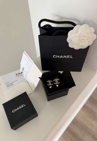https://vipluxury.sk/Chanel zlaté náušnice srdíčka
