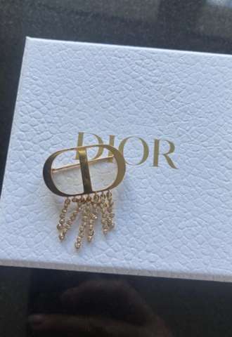 https://vipluxury.sk/Dior brošňa