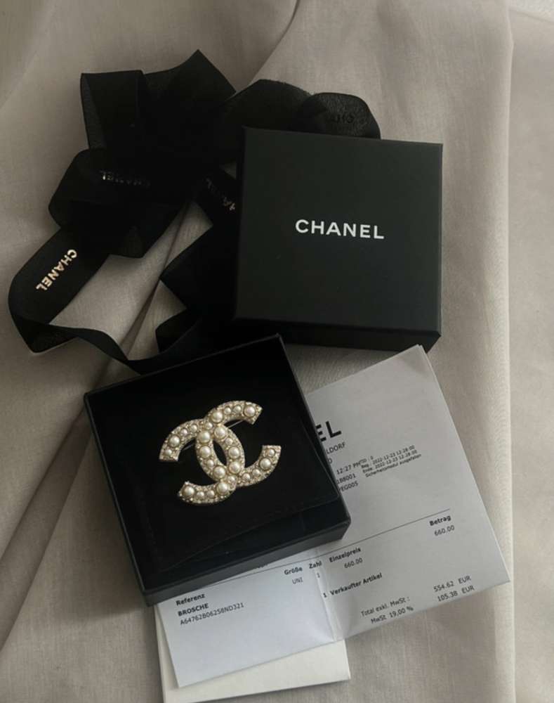 Chanel brošňa