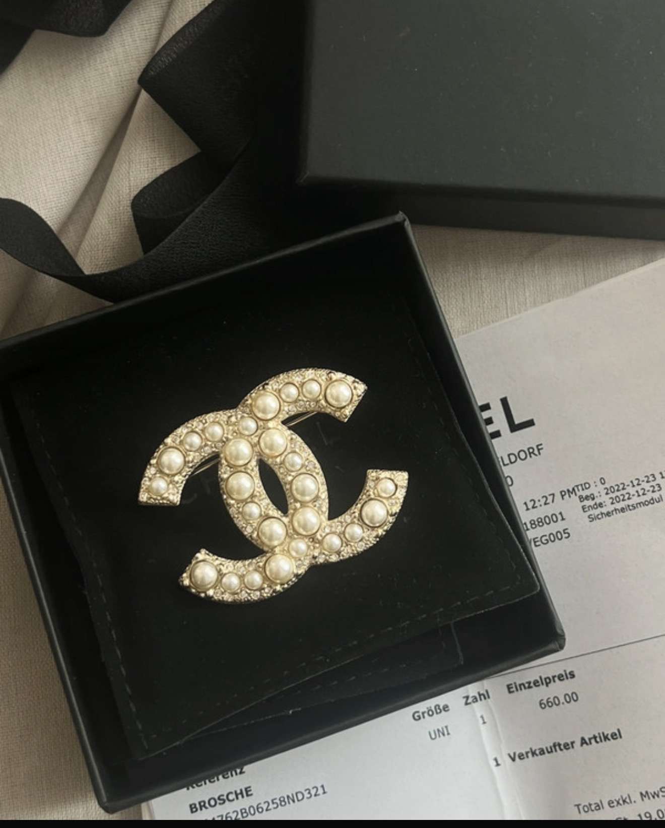 Chanel brošňa