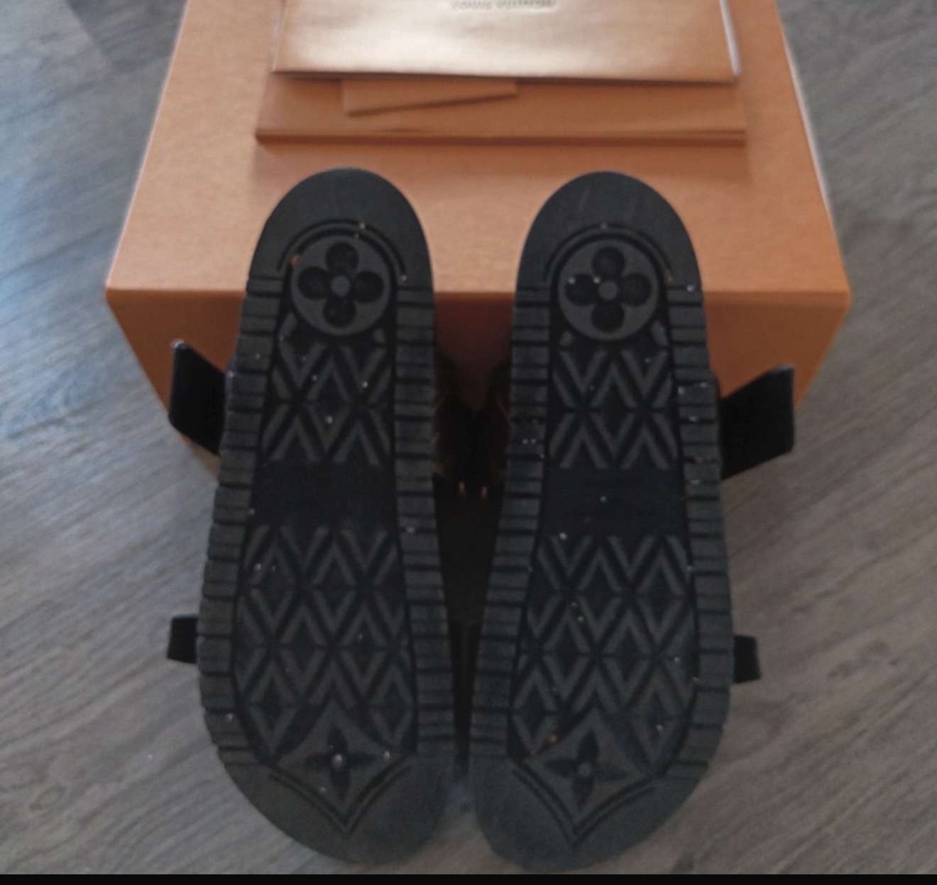 Louis Vuitton šľapky