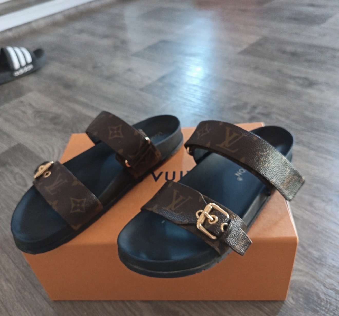 Louis Vuitton šľapky