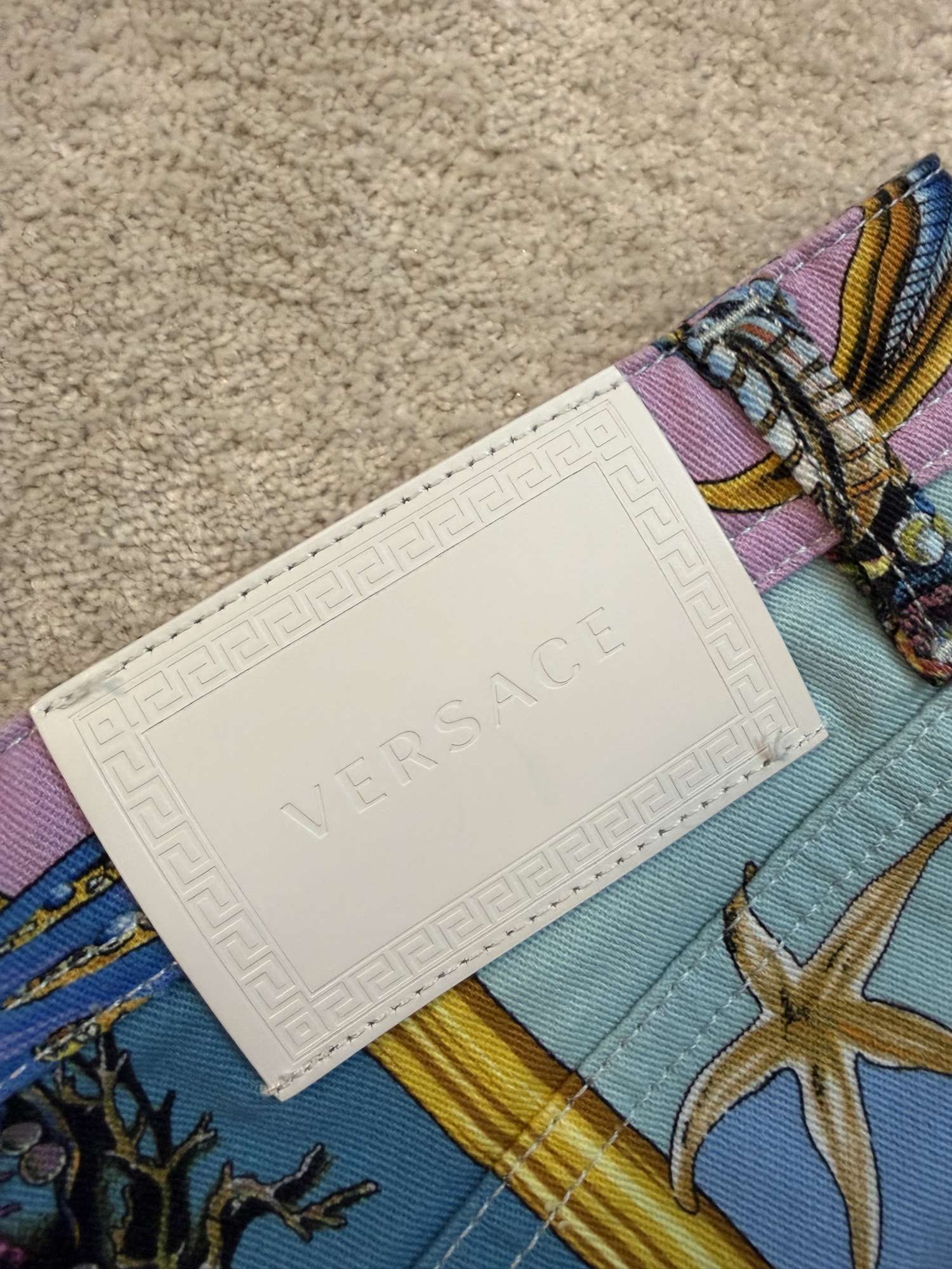 Versace kratase