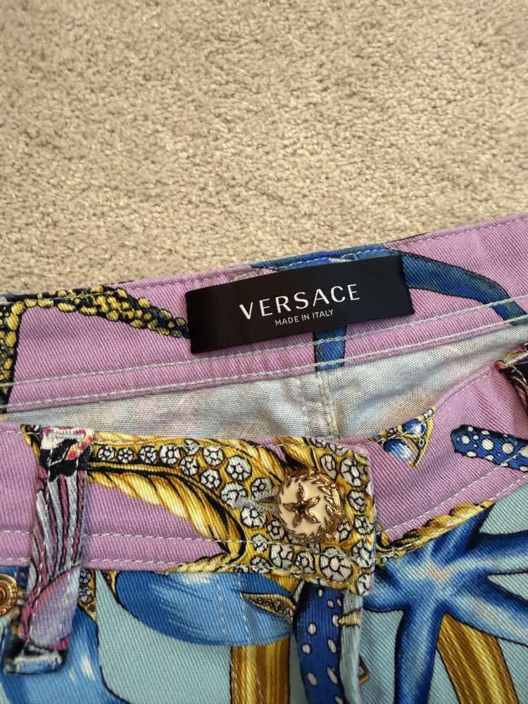 Versace kratase