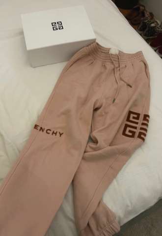 https://vipluxury.sk/Givenchy tepláky