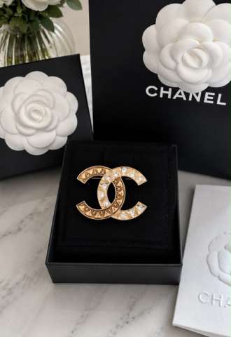 https://vipluxury.sk/Chanel brošňa