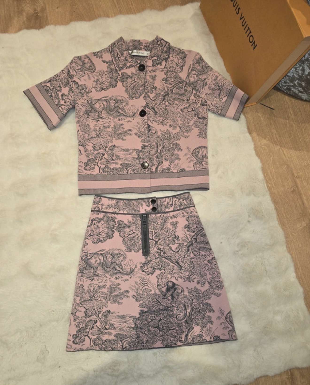 Dior košeľa a sukňa ( možnosť kúpiť osobitne)
