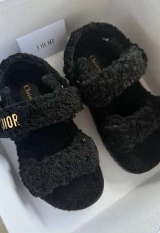 https://vipluxury.sk/Dior sandalky