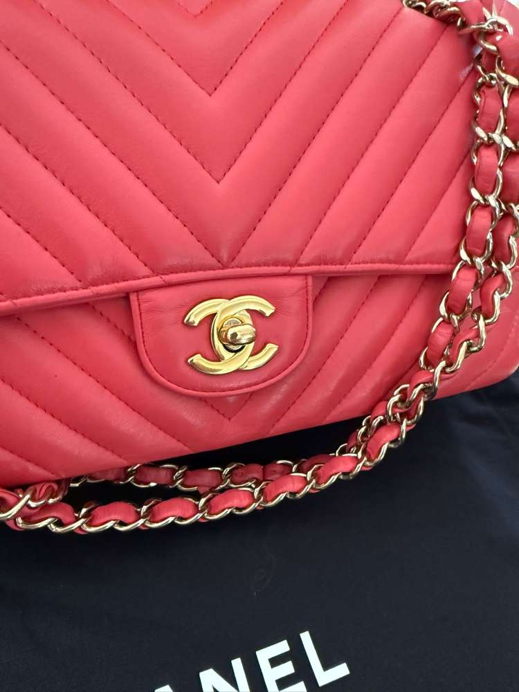 Chanel médium flap bag