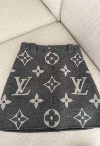 https://vipluxury.sk/Louis Viutton sukňa