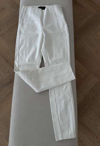 https://vipluxury.sk/PINKO biele kozenkove nohavice