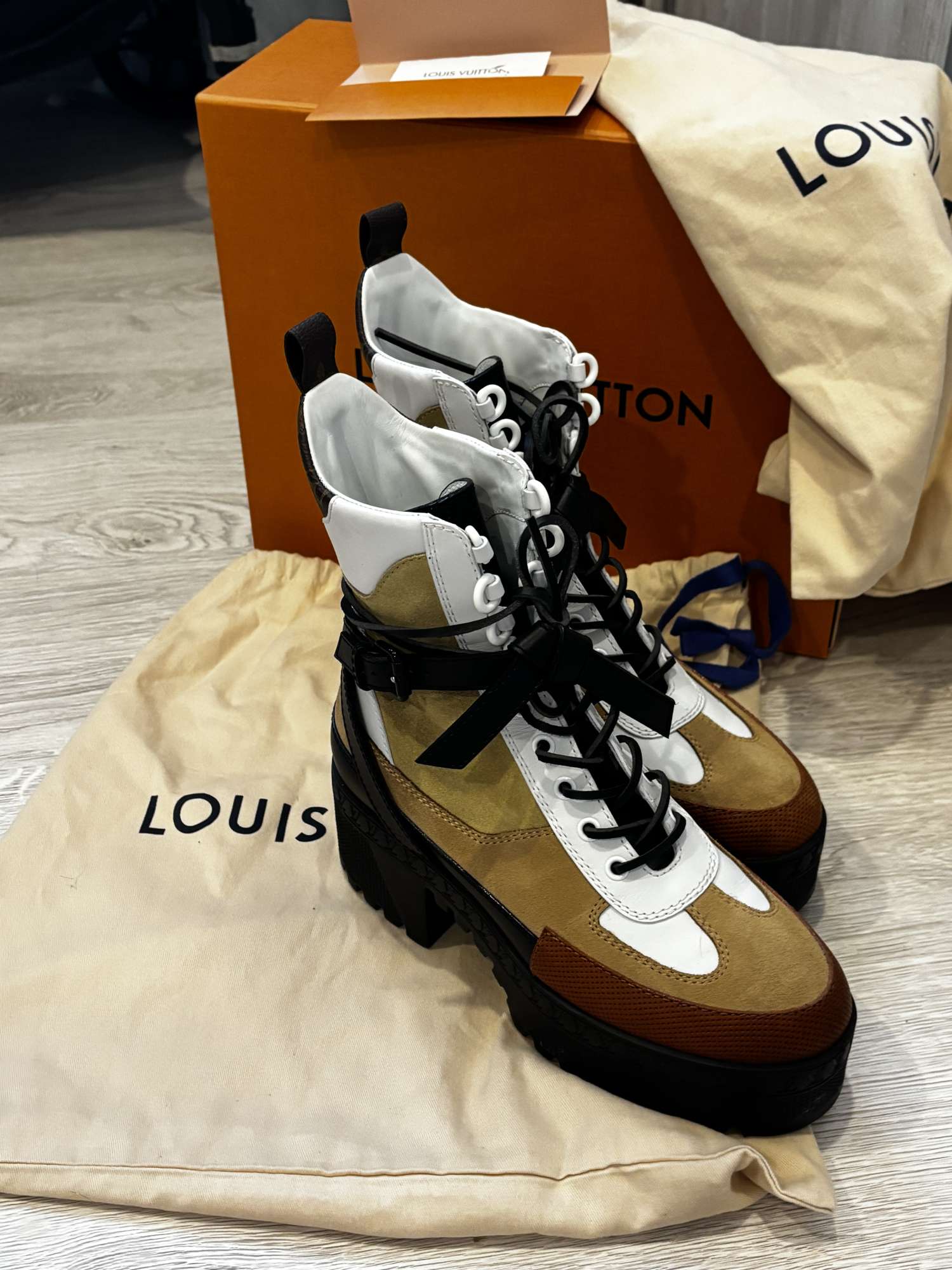 Čižmy Louis Vuitton Laureate na platforme s púštnym vzorom